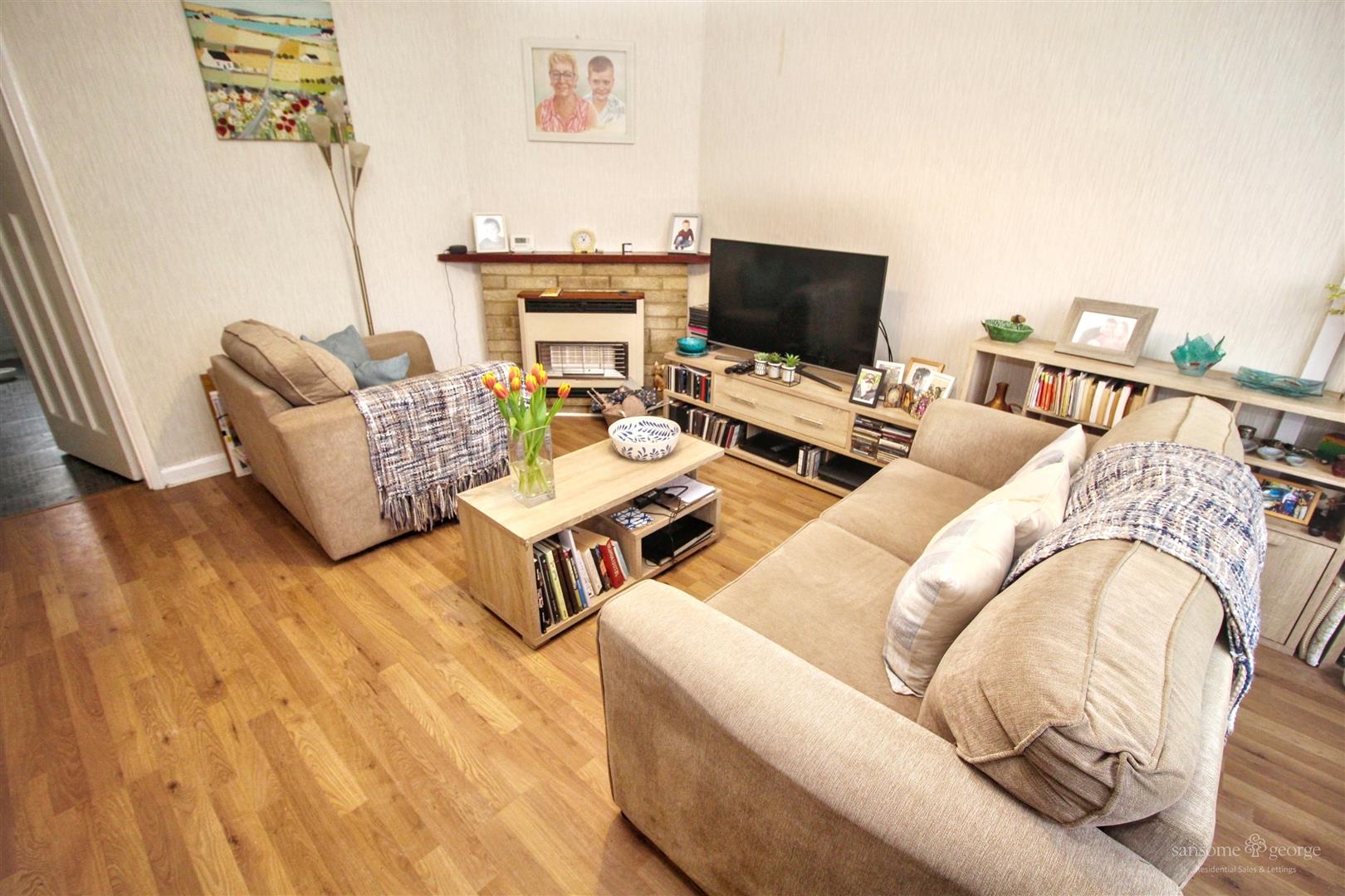 3 bed property in Thirlmere Avenue, Reading